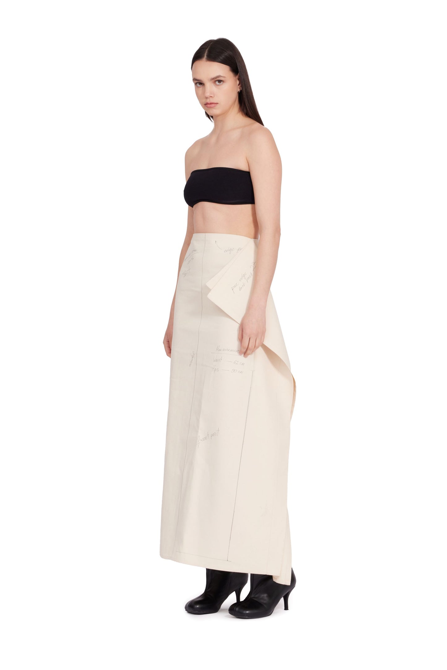 SKIRT WITH A RAW EDGE