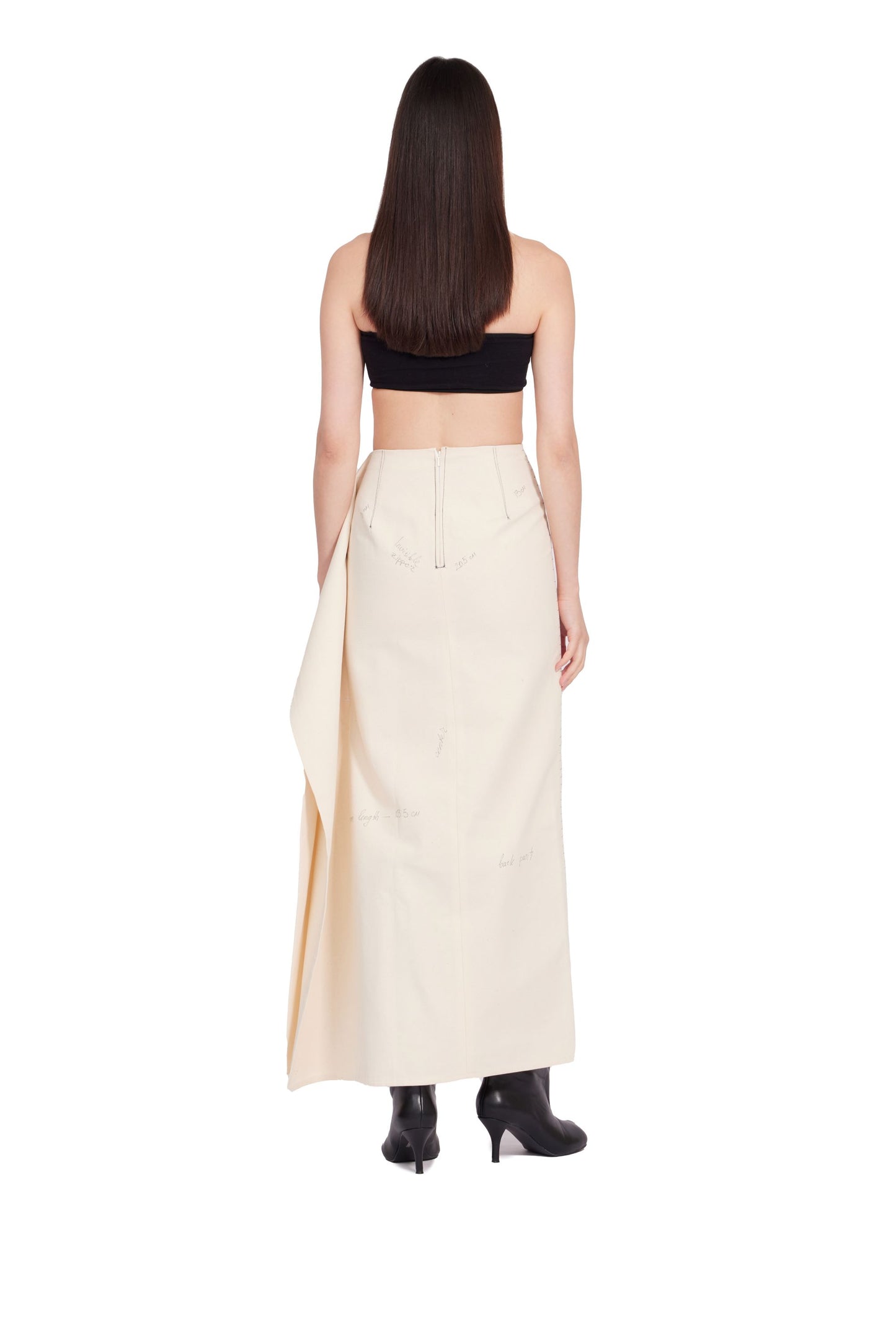 SKIRT WITH A RAW EDGE