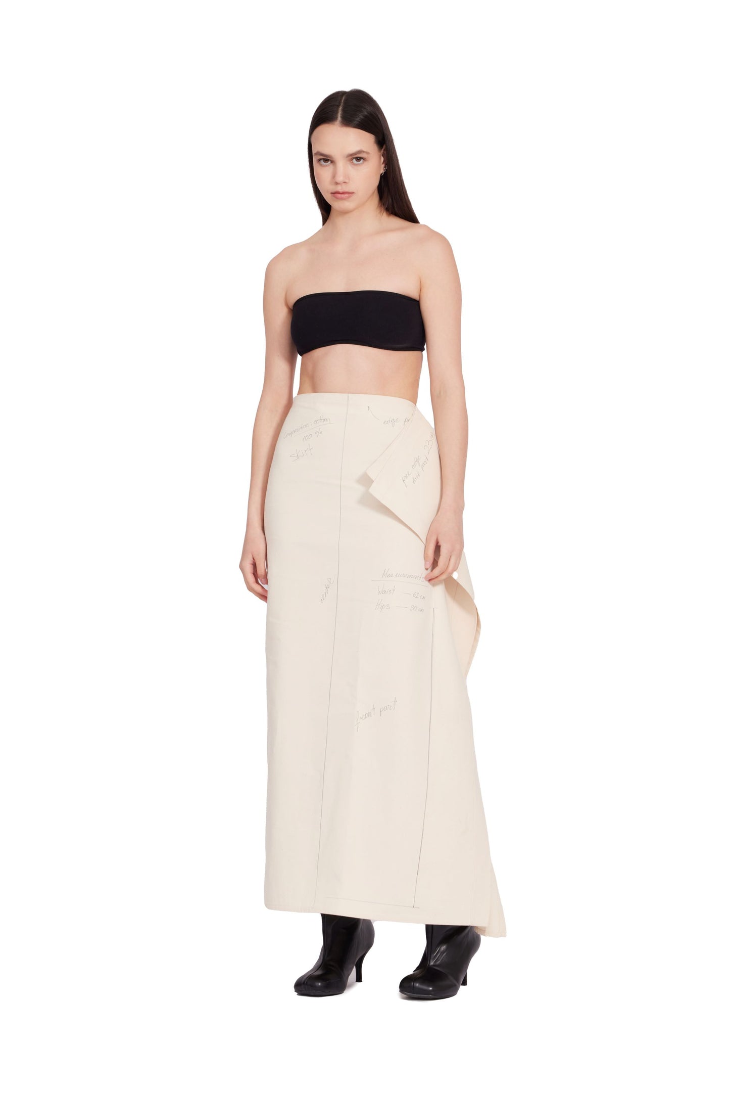 SKIRT WITH A RAW EDGE